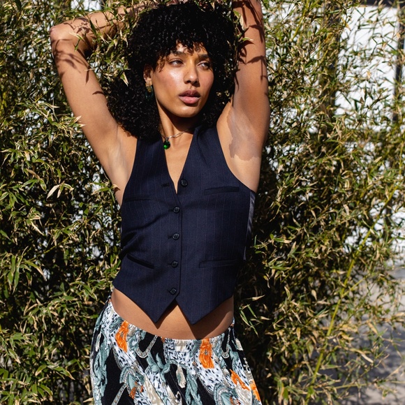 Vest - Picture 2 of 7